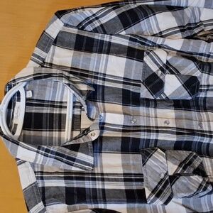 Reitman's Paid blouse PTP 22"